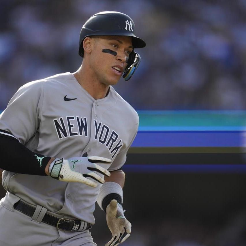 Aaron Judge runs through Dodger Stadium wall for Yankees to catch J.D.  Martinez drive