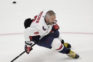 Alex Ovechkin breaks Wayne Gretzky