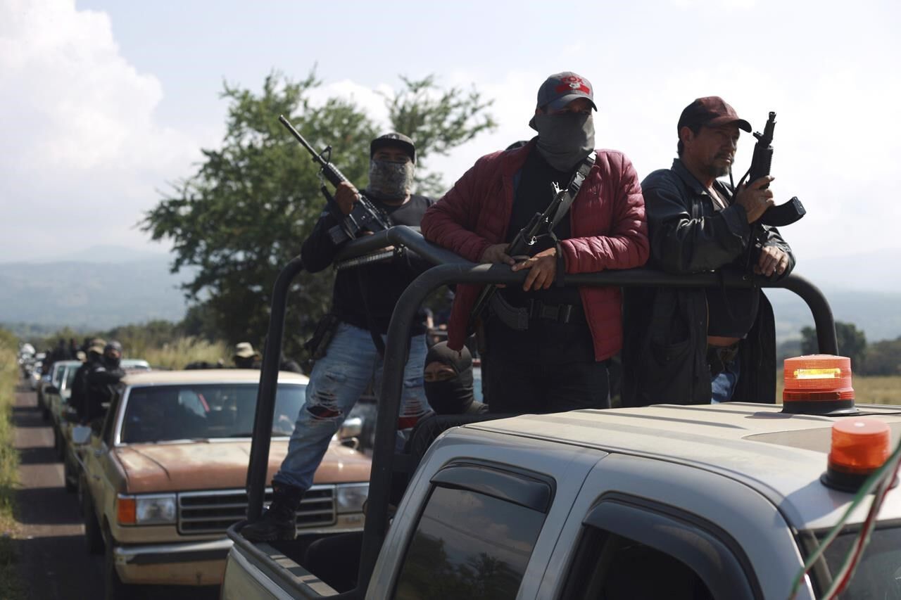 500 vigilantes gather in Mexico town pledge to aid police