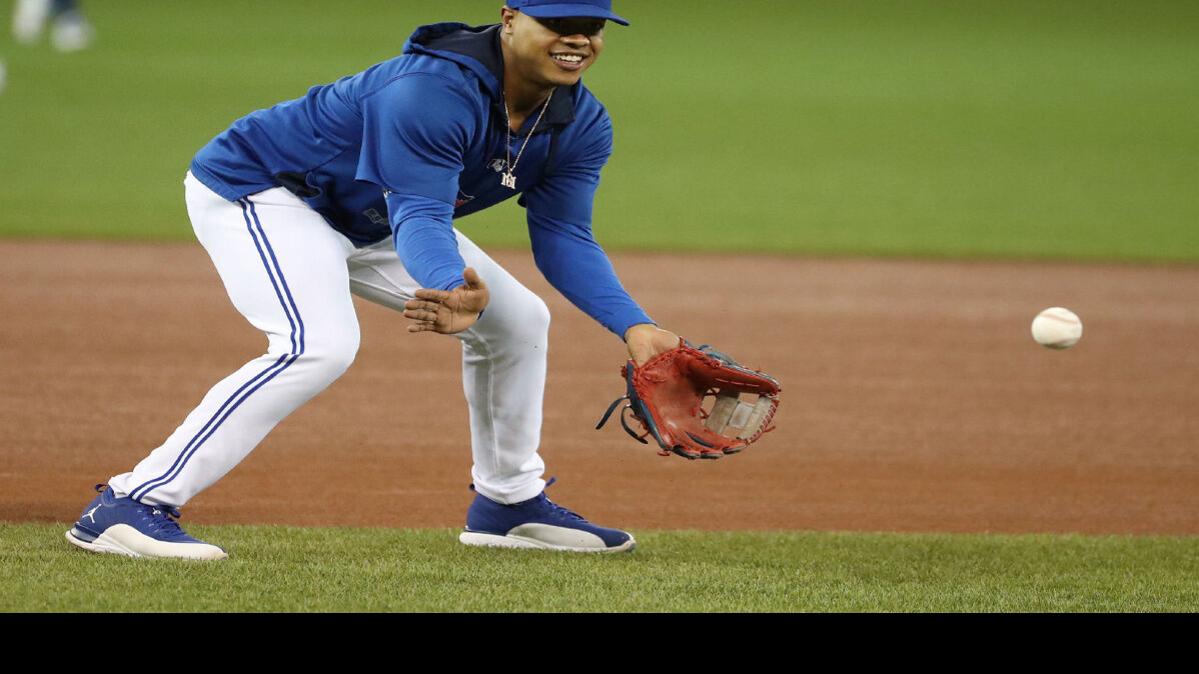 Blue Jays pitcher Marcus Stroman wins Gold Glove award for first time