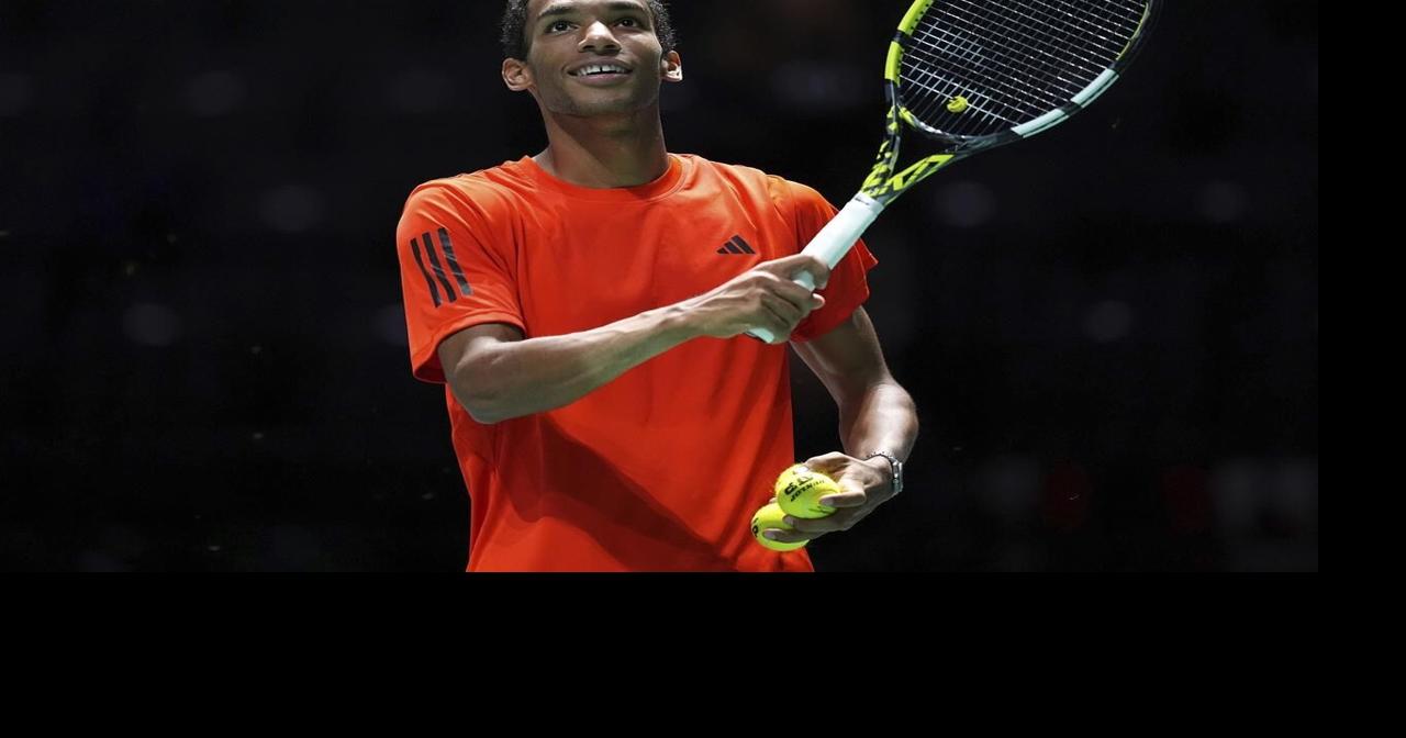 Auger-Aliassime begins Swiss Indoors title defence with win over Baez