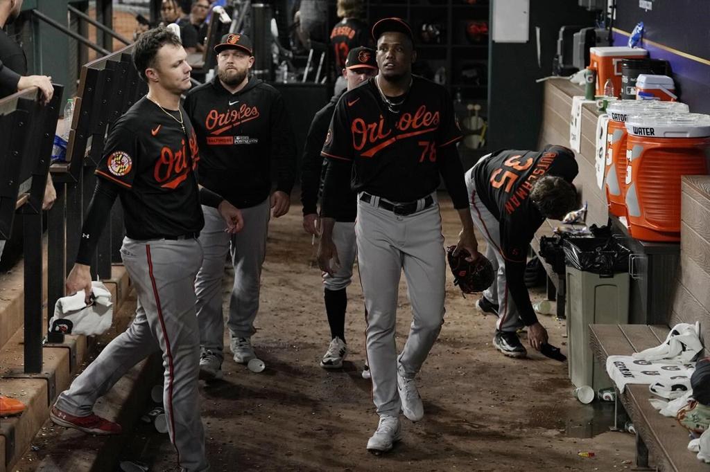 Baltimore Orioles' Adam Frazier Goes Viral After Appearing To Show