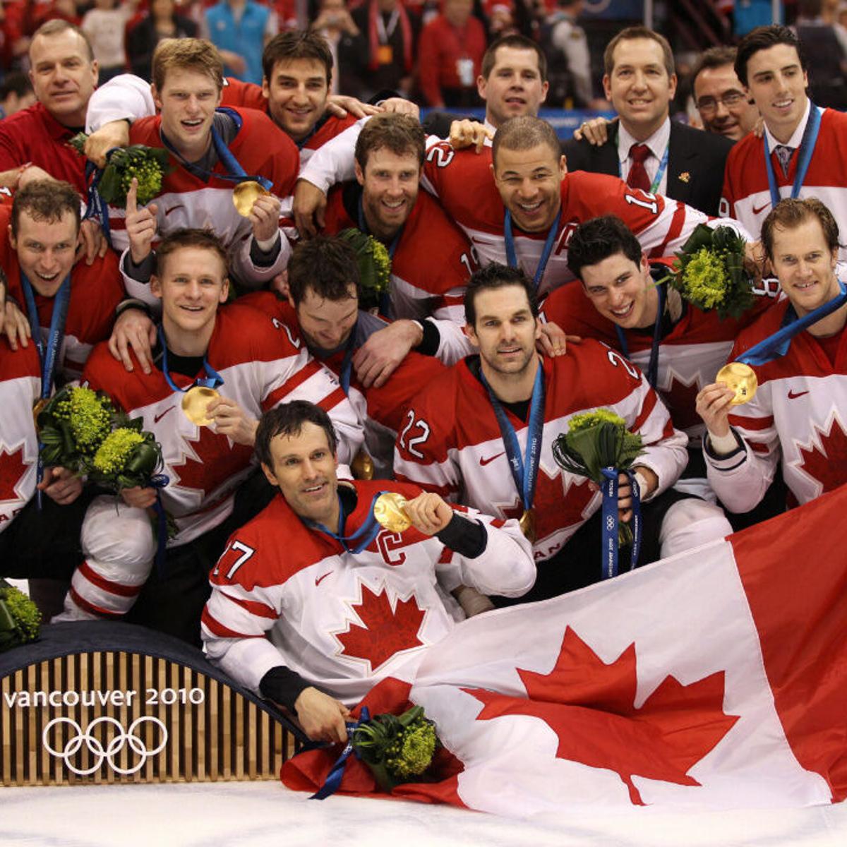 Сколько раз становилась чемпионом сборная команда канады. Сборная команда Канады по хоккею. Спорт в Канаде. Сборная России по хоккею на Олимпиаде 2010 Ванкувер. Кросби хоккеист Канада.