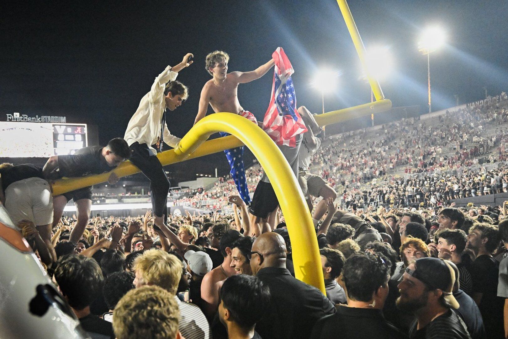 Rushing Field SEC amps up fines to $500,000 for rushing field, storming court