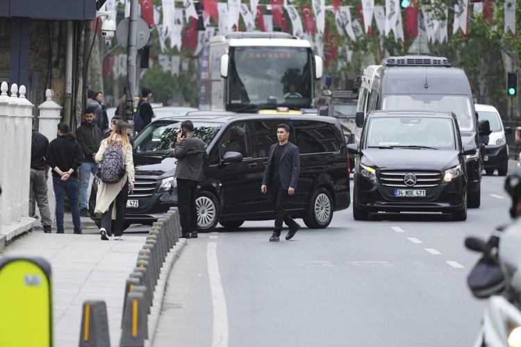 Delegations from Russia and Ukraine are set to hold their first peace talks in 3 years