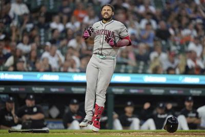 Eugenio Suárez says X-rays were negative after he was hit on index finger by pitch against Tigers