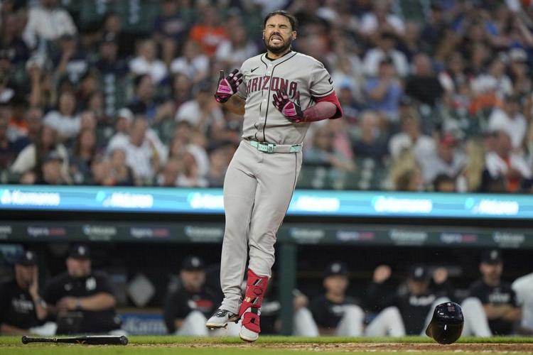 Eugenio Suárez says X-rays were negative after he was hit on index finger by pitch against Tigers