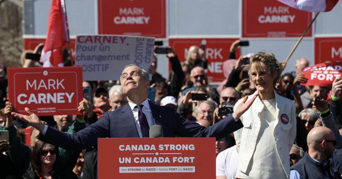 Federal leaders race through battleground ridings