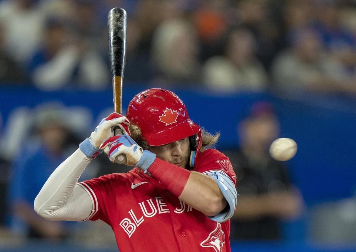 Bo Bichette doubles in Blue Jays record 8th straight game