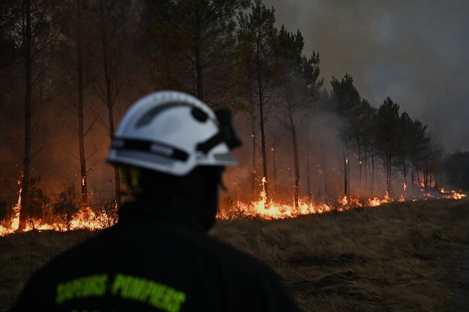 “It’s stabilized, but not totally stopped”: wildfires burn in France and Spain amid heatwave as firefighters in Gironde battle last hot spots of monster wildfire