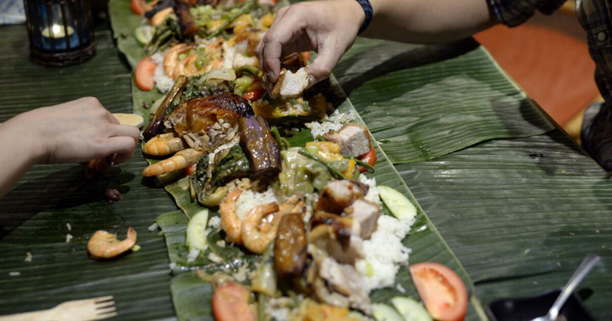 Casa Manila's kamayan feast a taste of the Philippine tropics: Review