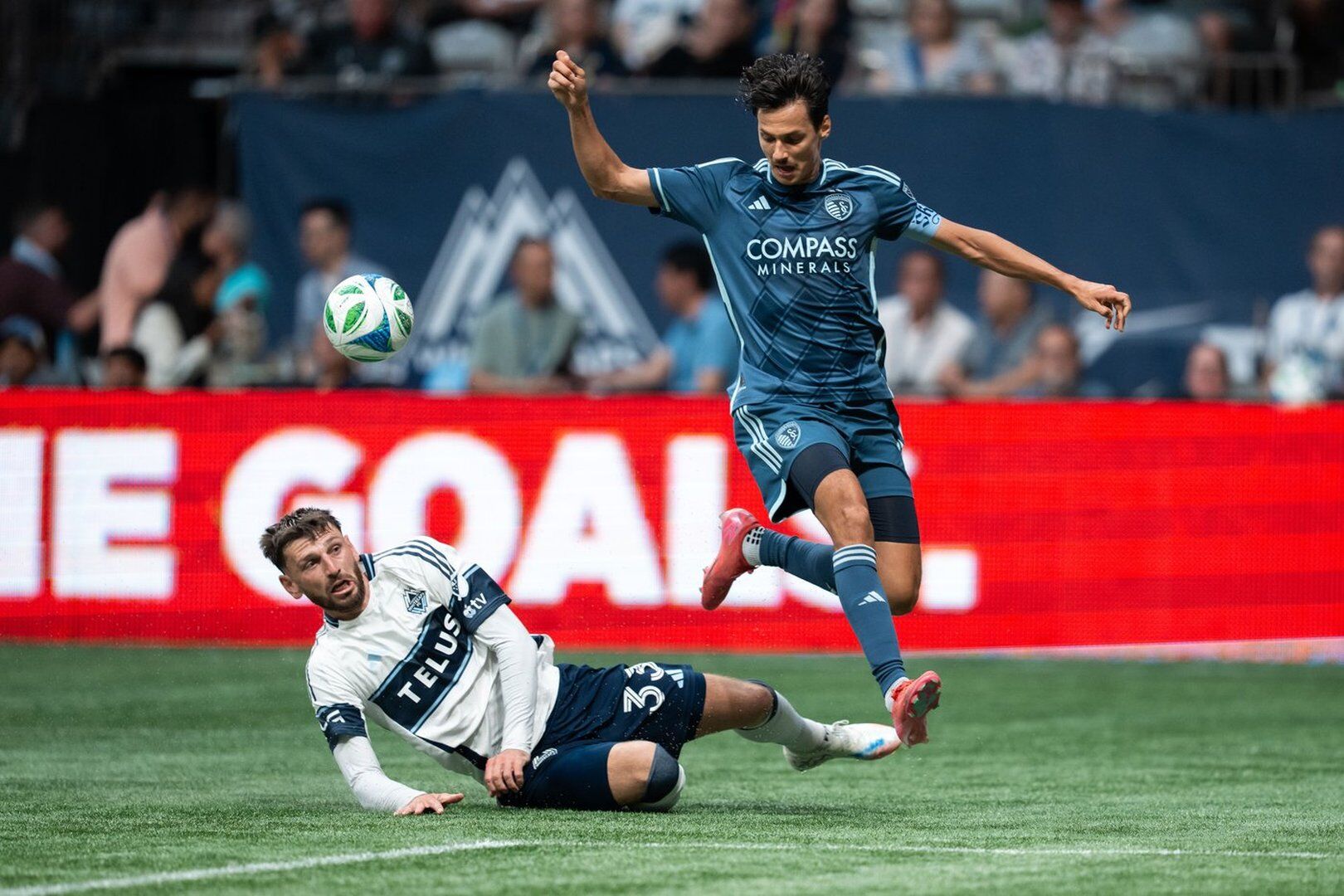 Toronto FC picks up winger Daniel Salloi from Sporting Kansas City