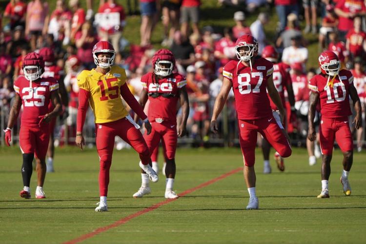 Mahomes, Chiefs starters to play in preseason opener against Cardinals