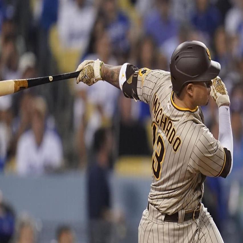 Manny Machado takes souvenir from first Dodgers home run