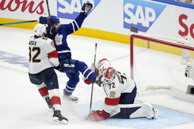 Panthers wallop listless Leafs 6-1 in Game 5 to take 3-2 series lead