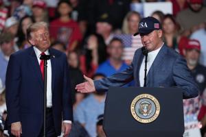 Trump says he'll award fireballer Roger Clemens the Presidential Medal of Freedom