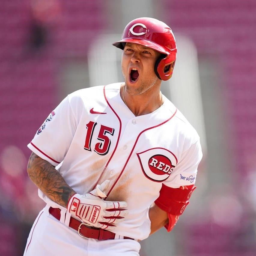 Senzel ends Reds HR-less streak, walkoff drive sweeps Texas