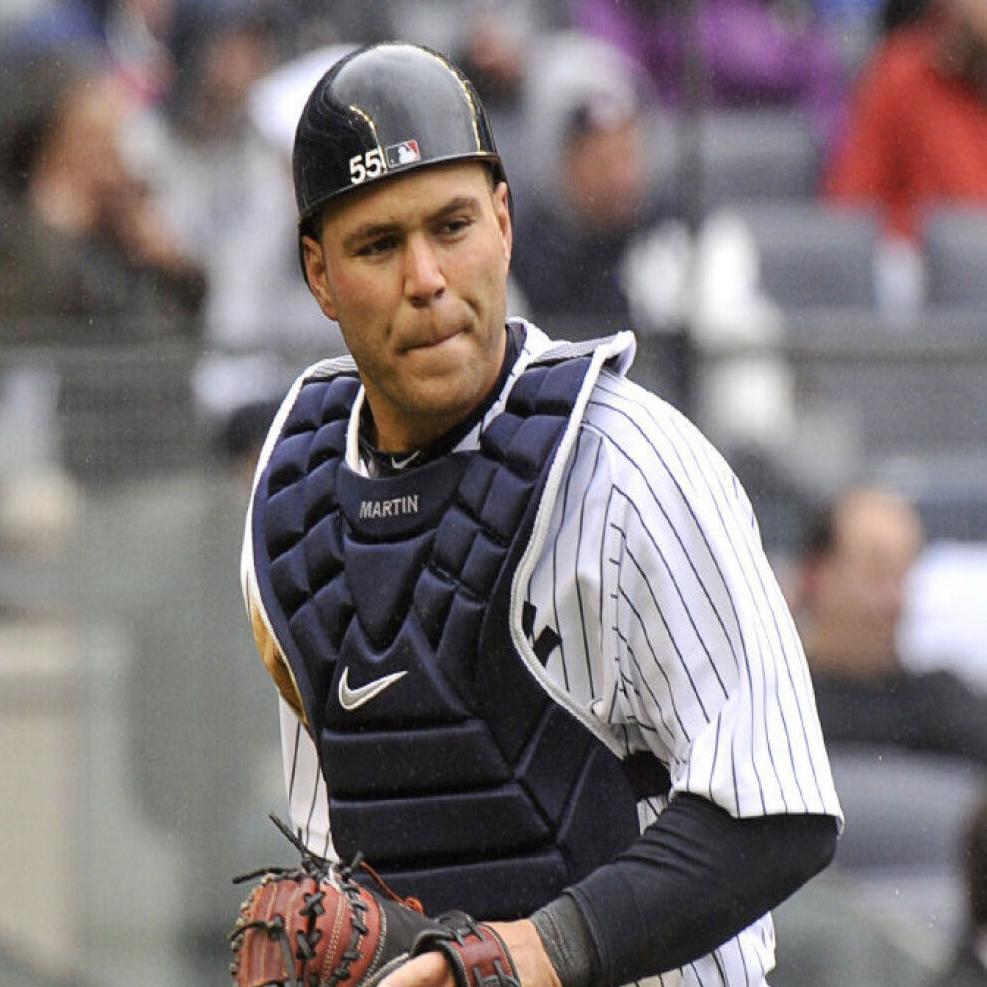 Pirates sign former Yankee catcher Russell Martin