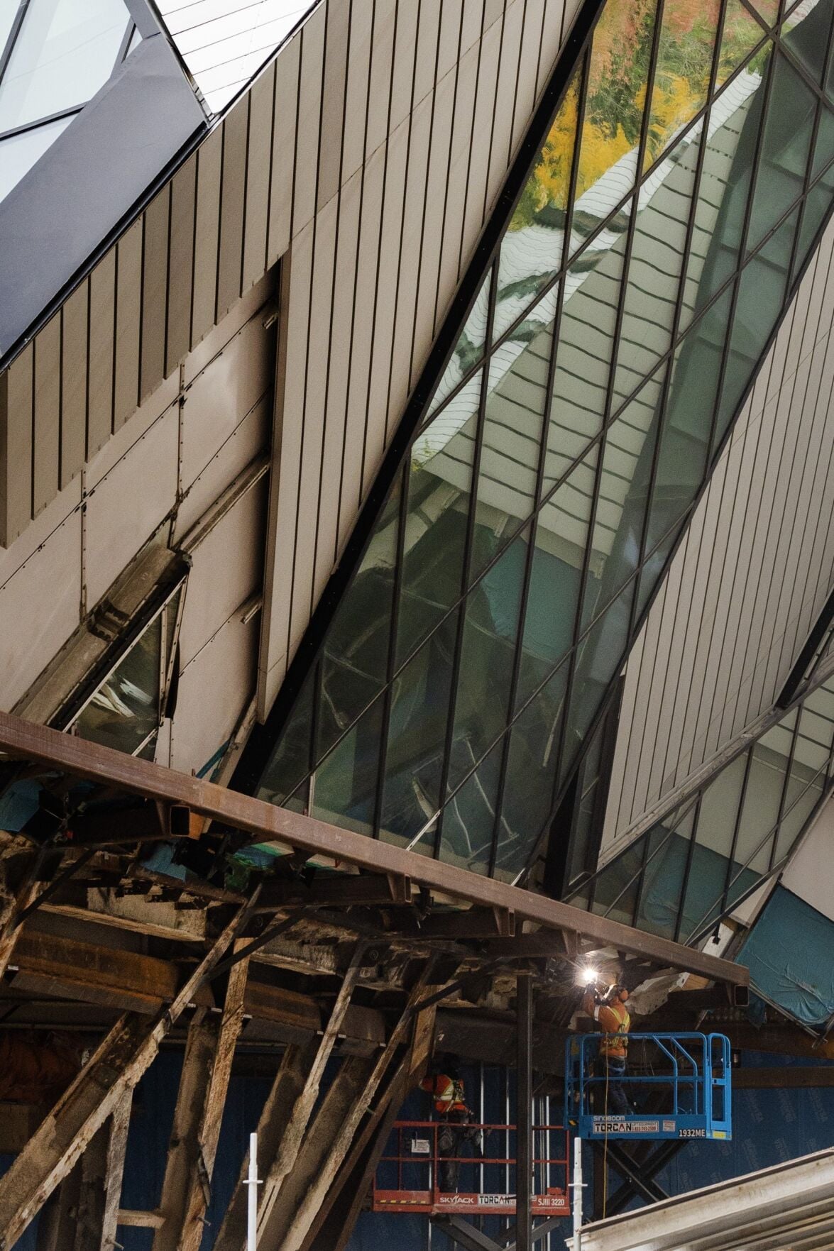 Rom Crystal Addition ROM’s Crystal gets $130M Makeover