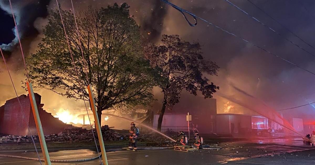 Firefighters battle 5-alarm blaze at Etobicoke industrial bakery