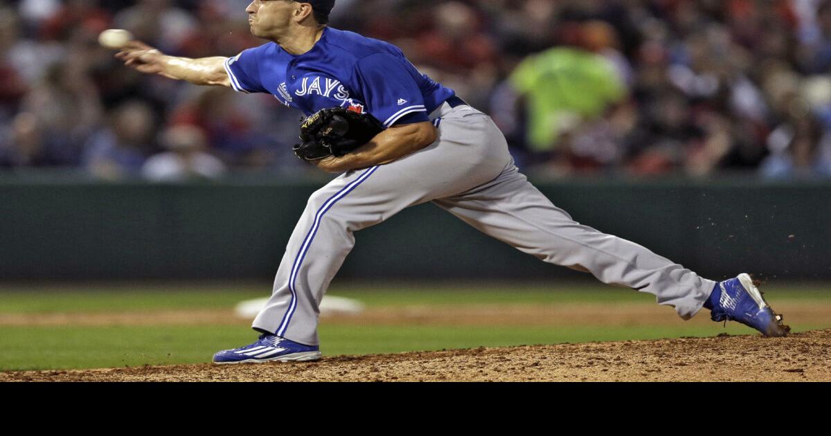 Blue Jays trade ambidextrous pitcher Pat Venditte to Mariners