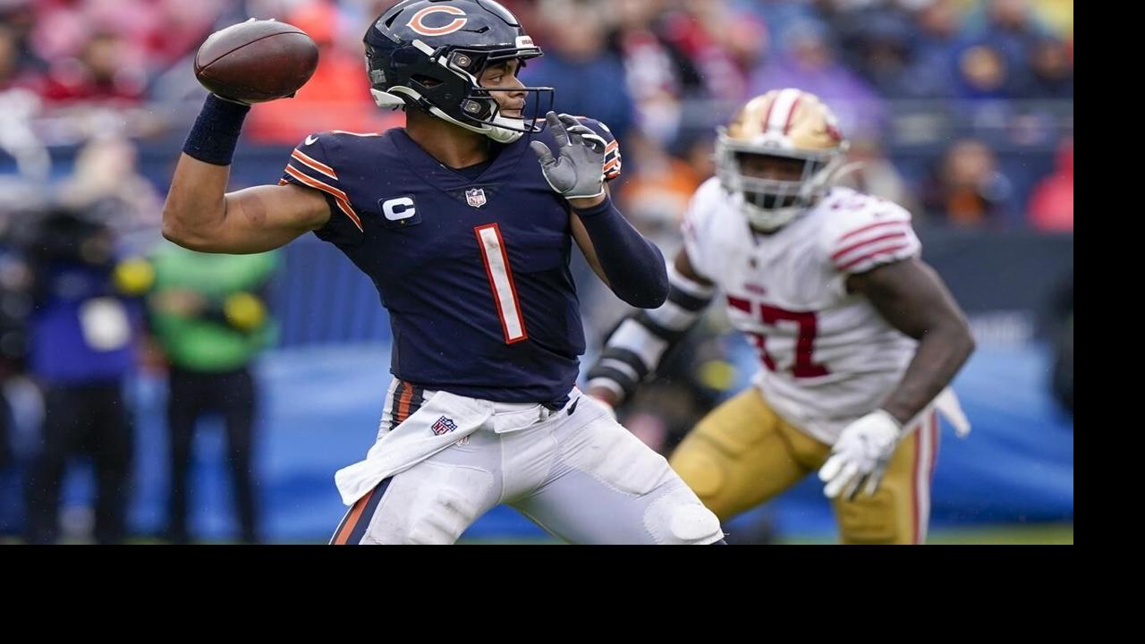 Fields throws 2 TDs, Bears top 49ers 19-10 in Eberflus debut