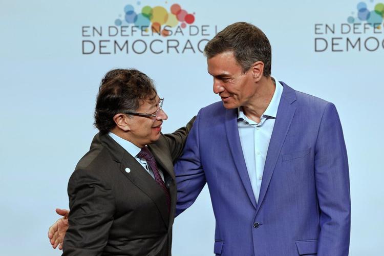 While Trump lashes out at Spain, US Democrats join a progressive rally ...