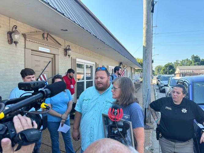 Officials plan to seek the death penalty for a Tennessee man charged with killing 4 people