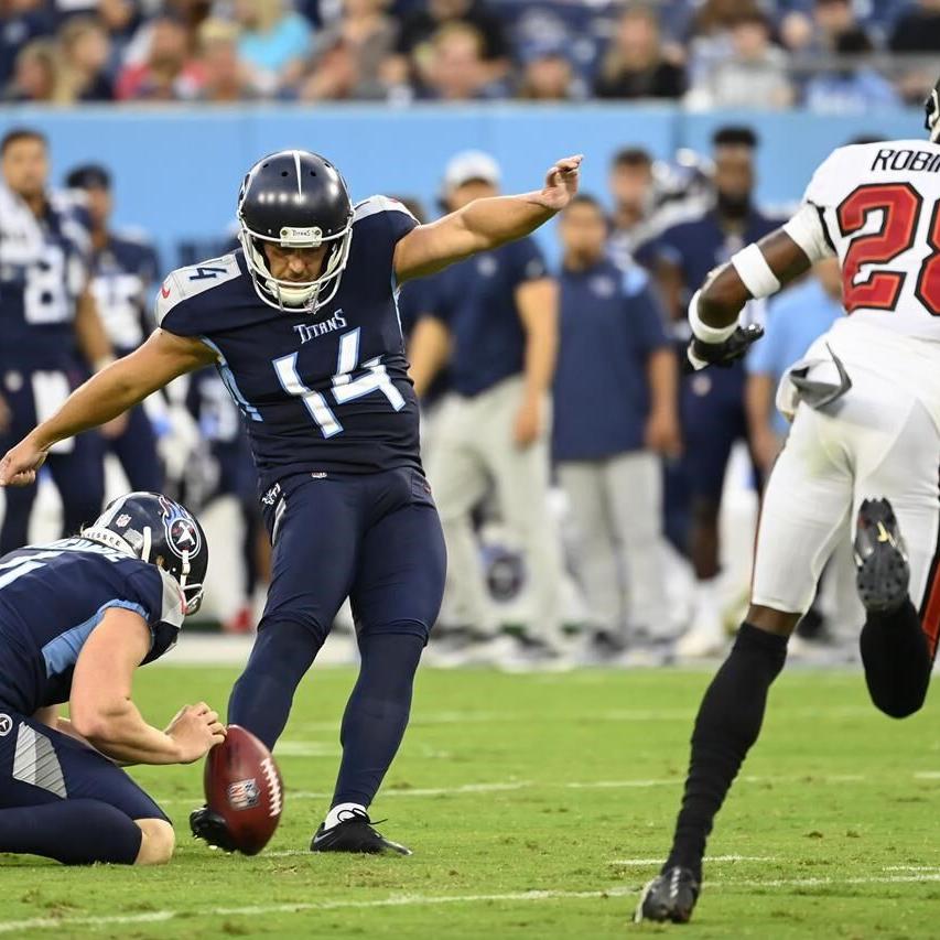 Malik Willis throws 1st NFL TD pass, Titans beat Bucs 13-3