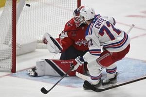 Filip Chytil scores 2 as the Rangers win for the 2nd time in 3 games, beating the Blackhawks 6-2