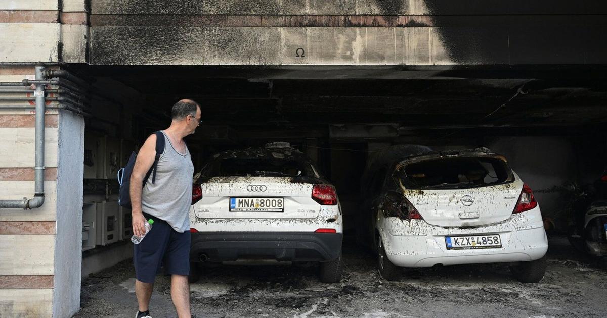 Η ελληνική αντιτρομοκρατική συλλαμβάνει 3 για βομβιστική επίθεση που σκότωσε τη μητέρα του πολιτικού και τραυμάτισε 4