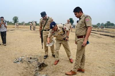 Pakistan and India hint at de-escalation after trading missile strikes