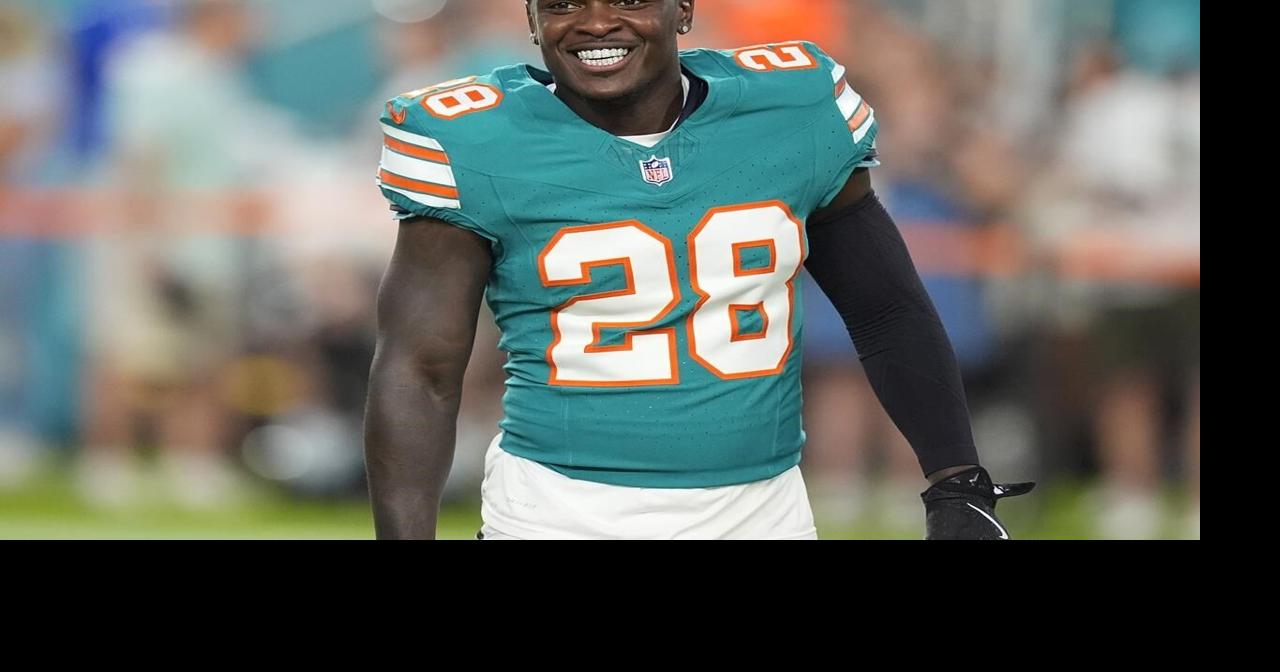 Dolphins RB De'Von Achane leaves game with concussion