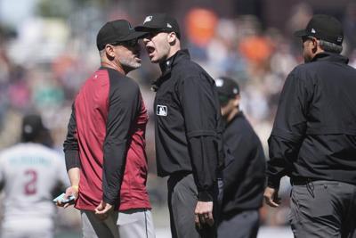 Diamondbacks manager Lovullo gets tossed, then ejects entire umpiring crew in game vs Giants