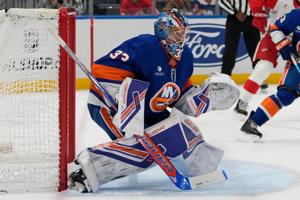 NHL scores: Islanders beat Red Wings 7-2, Heineman scores twice