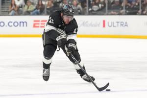Kings' Kopitar sets franchise points record with 2 goals against Devils