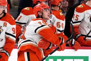 Beckett Sennecke beats the buzzer to force OT and Ducks win shootout to beat Penguins 4-3