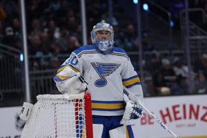 Dylan Holloway scores with 3 seconds left in OT as the Blues beat the Sharks 2-1