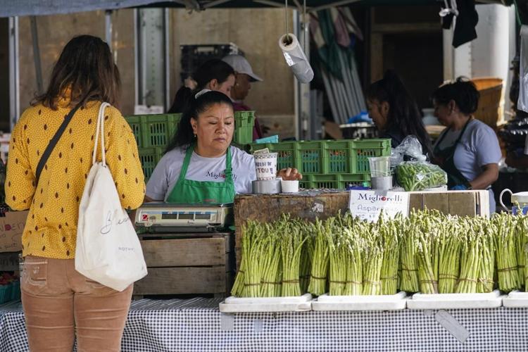 Farmers markets thrive as customers and vendors who latched on during ...