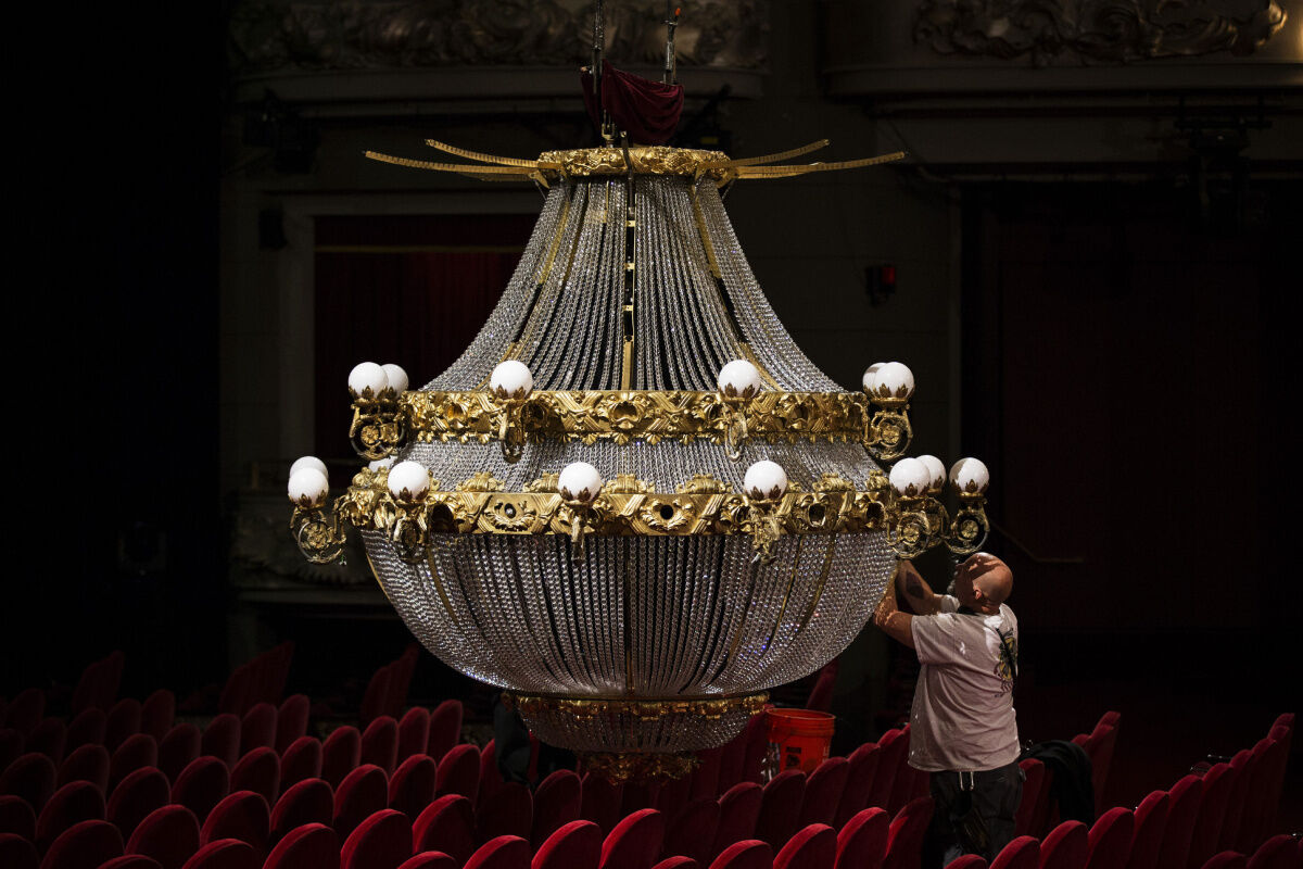 The magic of Phantom s chandelier