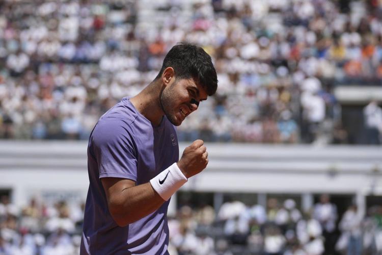 Alcaraz advances to the Italian Open quarterfinals; Sinner faces a test vs. Cerundolo