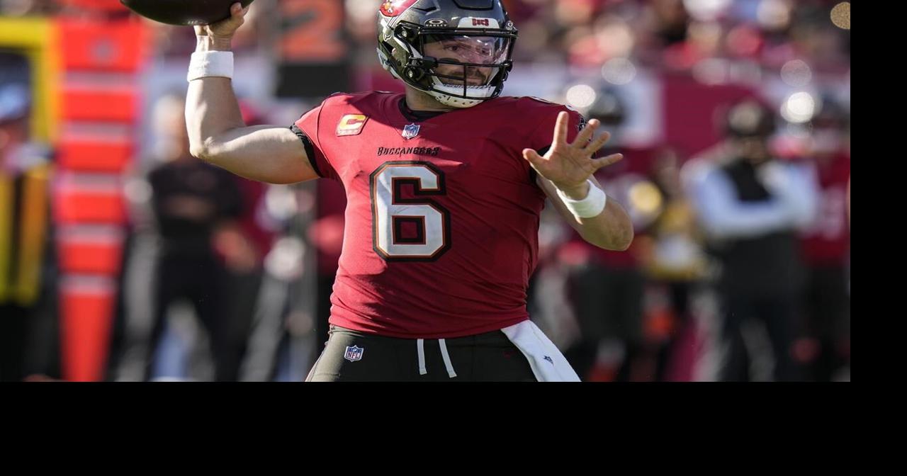 Baker Mayfield throws for 3 TDs, Bucs take over 1st in NFC South with 28-13 win over Raiders
