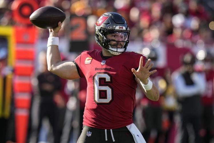 Baker Mayfield throws for 3 TDs, Bucs take over 1st in NFC South with 28-13