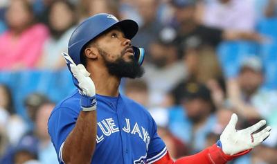 Mariners acquire All-Star OF Teoscar Hernandez from Blue Jays