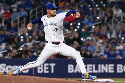 Berríos takes exception to Mariners relaying pitching signals