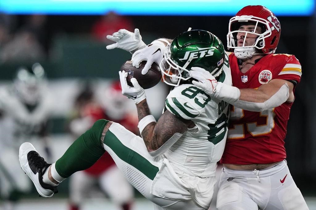 Patrick Mahomes, Chiefs hold on to beat Jets 23-20 with Taylor Swift, Aaron  Rodgers watching – NewsNation