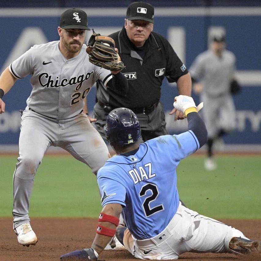 Left knee strain lands Chicago White Sox catcher Yasmani Grandal