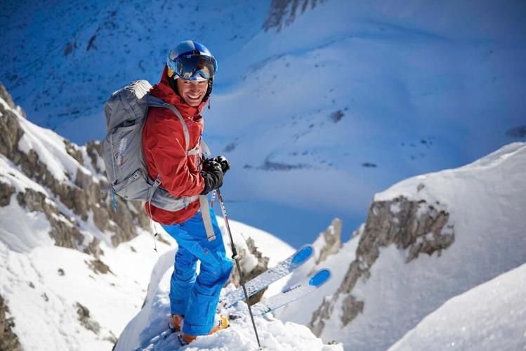 Former Everest recordholder among three mountaineers presumed dead