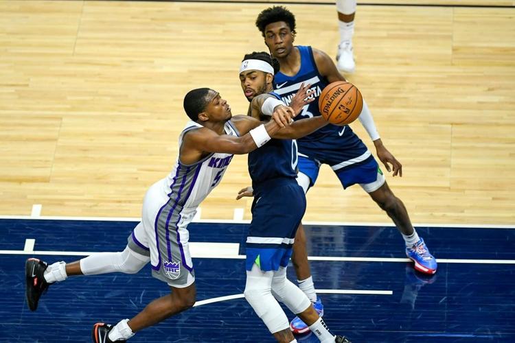 Russell returns with 25 points; Wolves beat Kings 116106