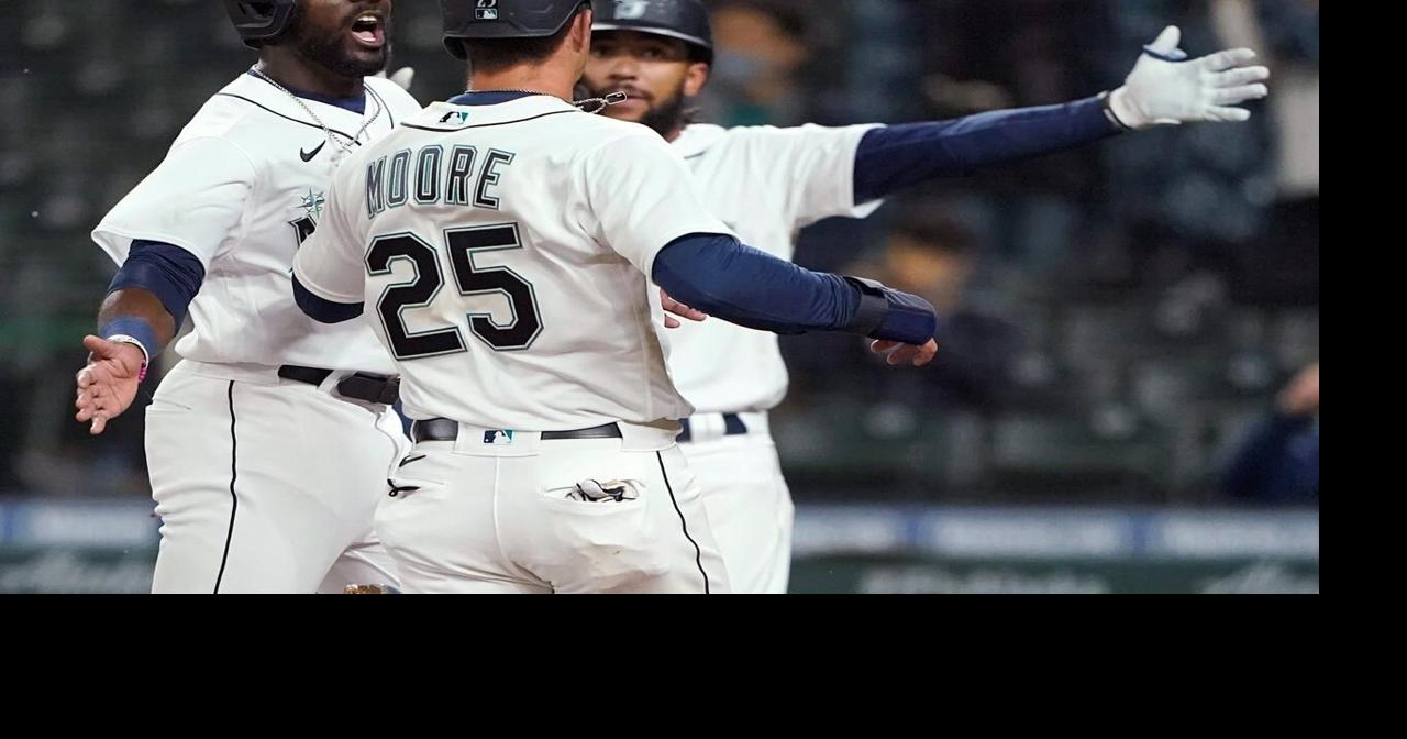 Mariners rally late to stun Giants 8-7 in 10 innings